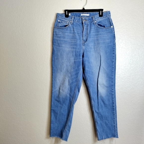 Levi's premium quality Mom Jean Sneak Peek sz 31 - Picture 2 of 9
